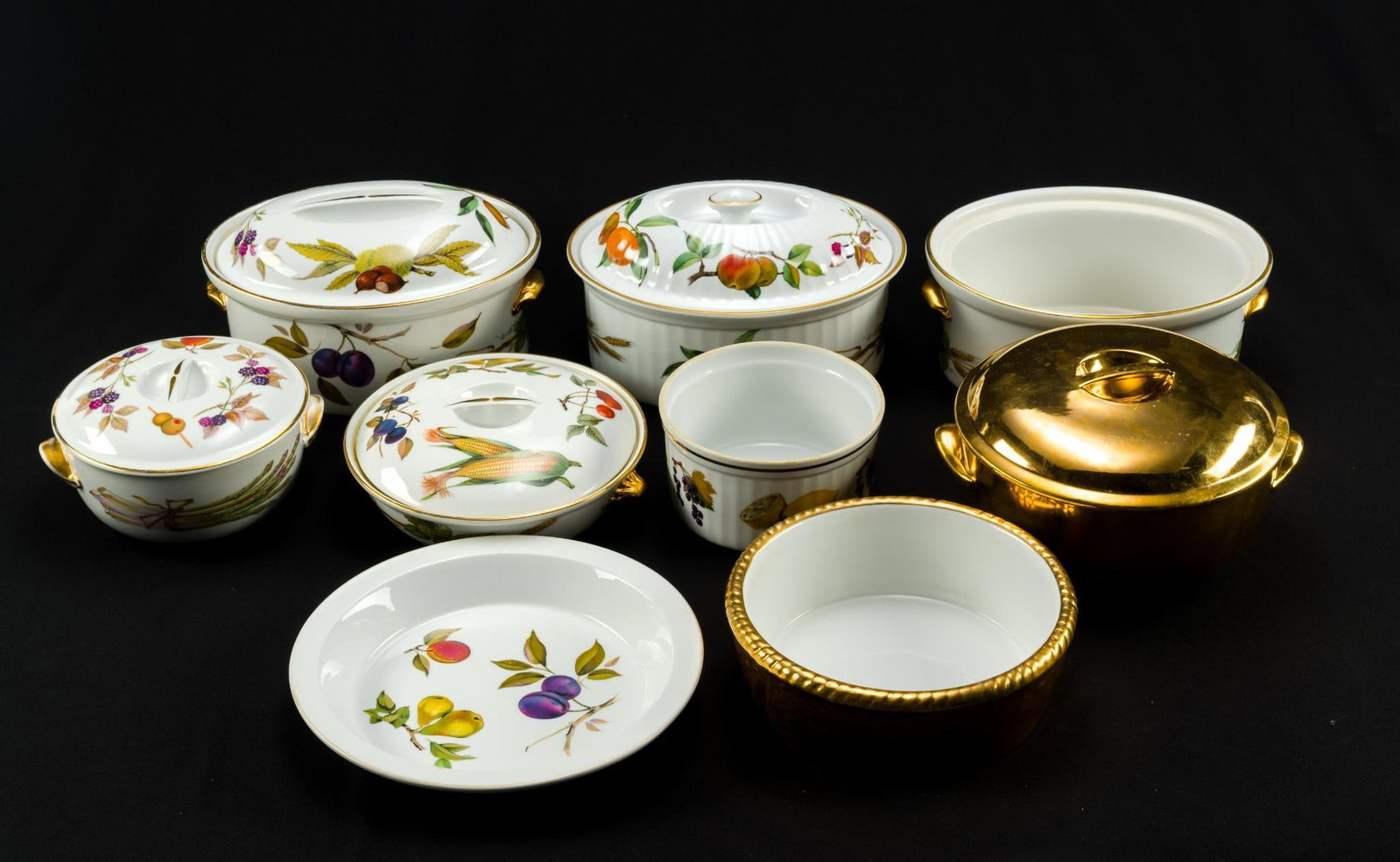 Royal Worcester Eversham Oven To Table Set: The group is oven capable and includes three 10 1/4" oval dishes of which two have covers, one 7" diameter round dish with cover, one 6 1/4" diameter uncovered dish, one 8 1/2" shallow covered dish, a