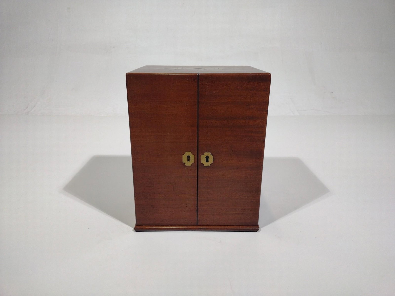 Travel Apothecary or Doctors Cabinet (1 of 5)