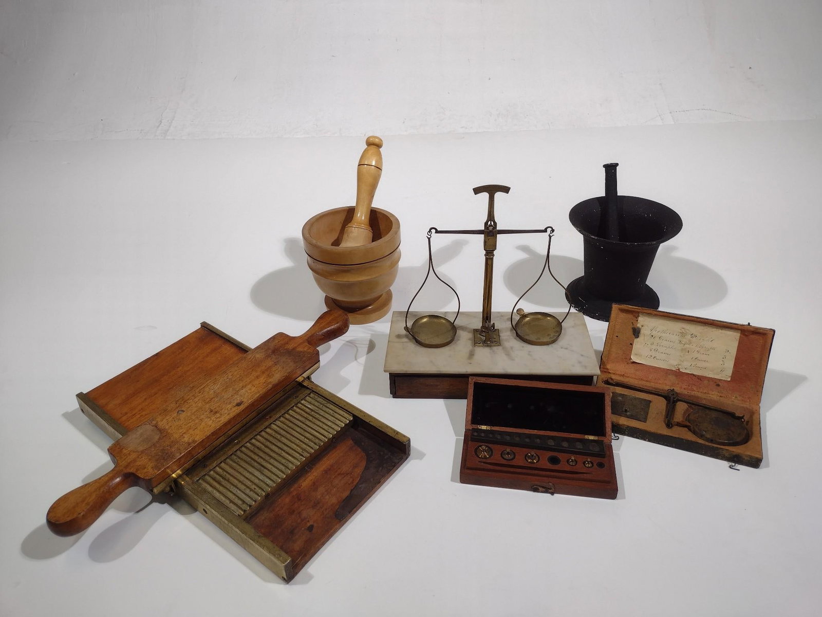 8 Vintage Kitchenware Objects (1 of 7)