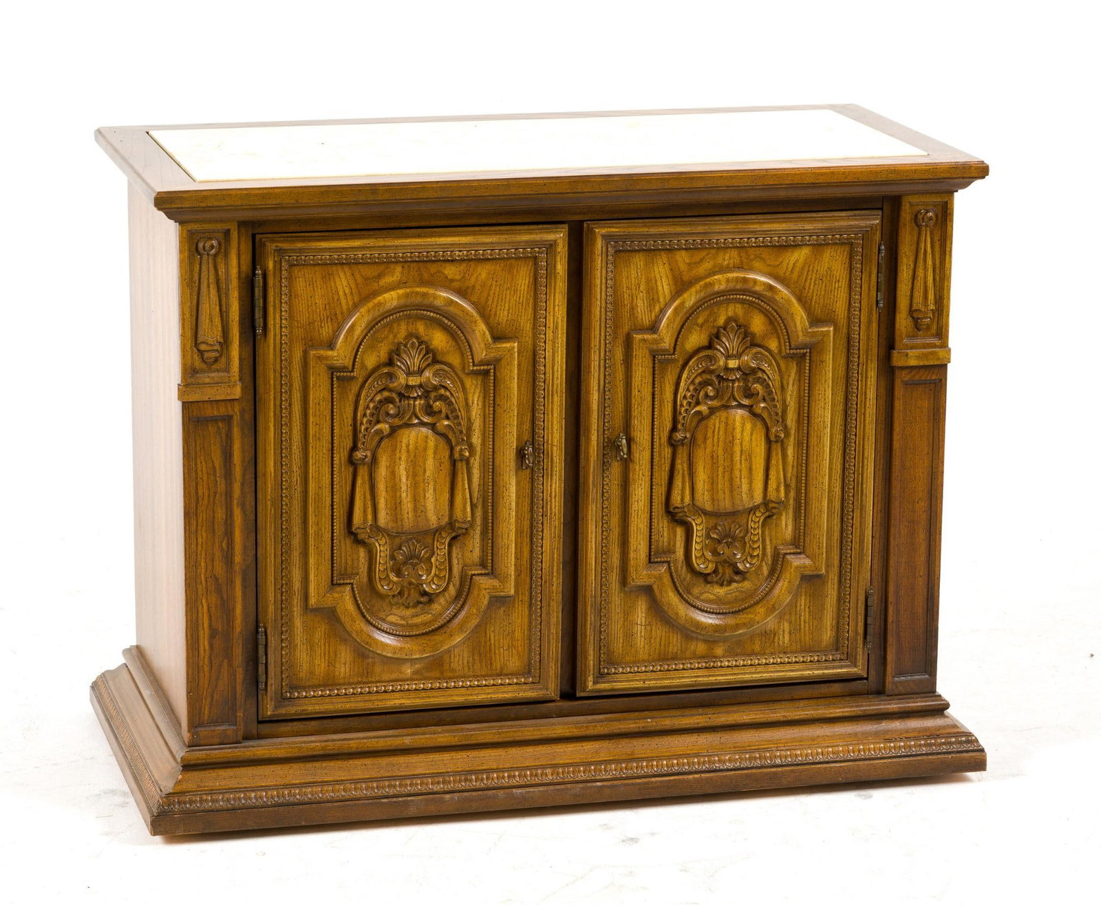 Thomasville Furniture Flamenco Small Buffet: In good condition. 40-3/4" x 19-1/2" x 31-1/2"