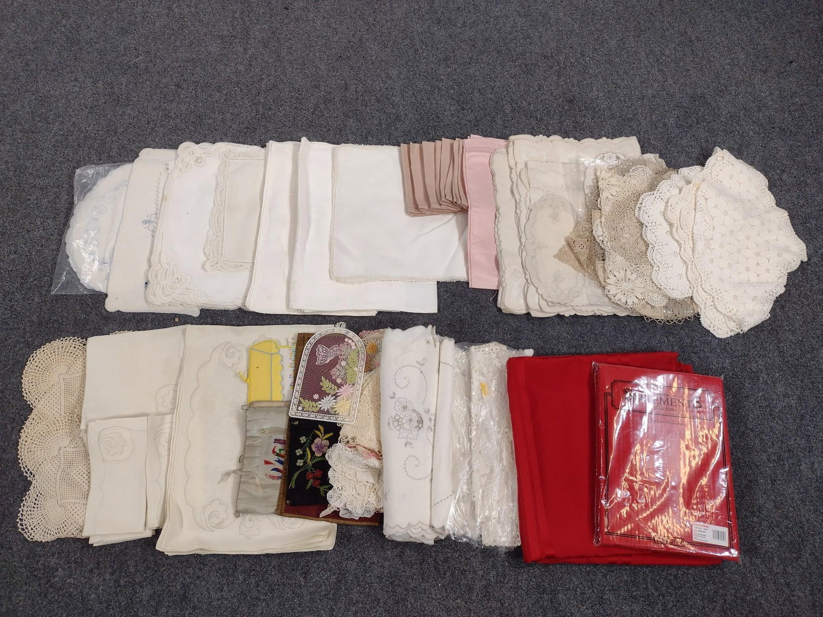 Assorted Table Linens (1 of 7)