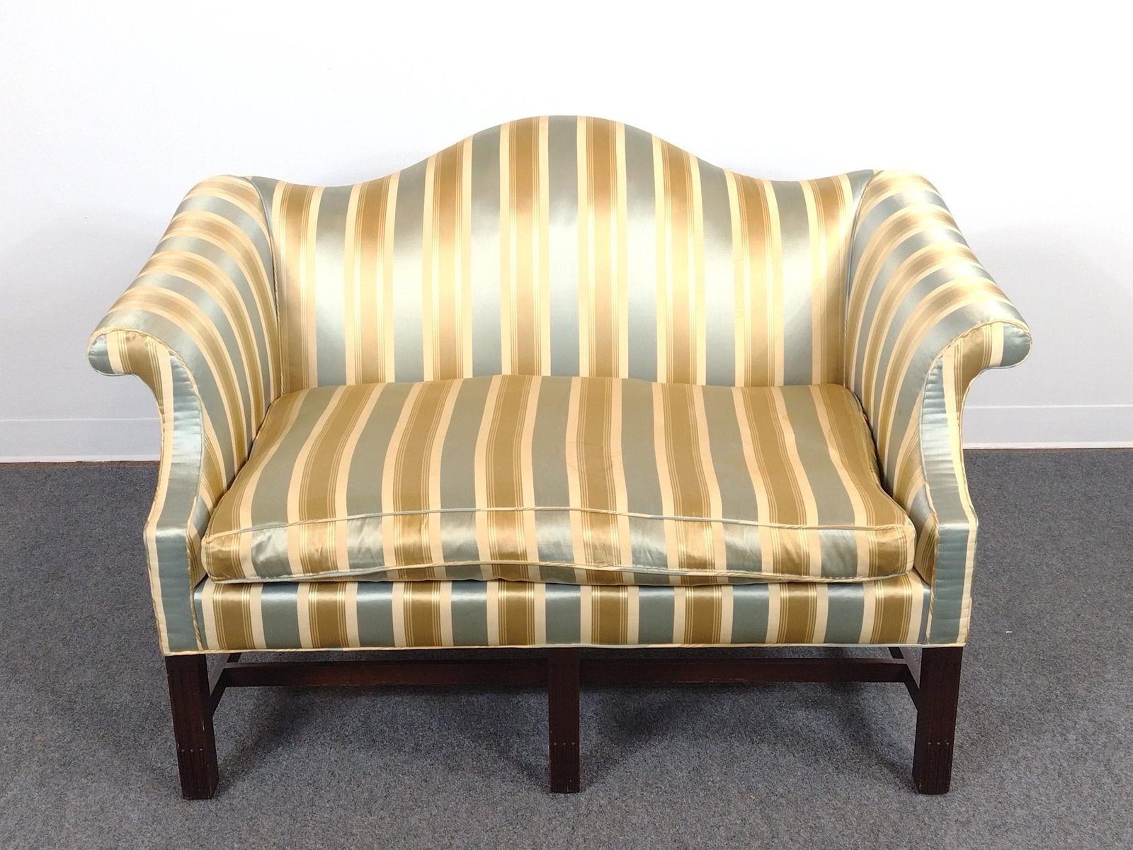 Chippendale Style Camelback Settee (1 of 6)