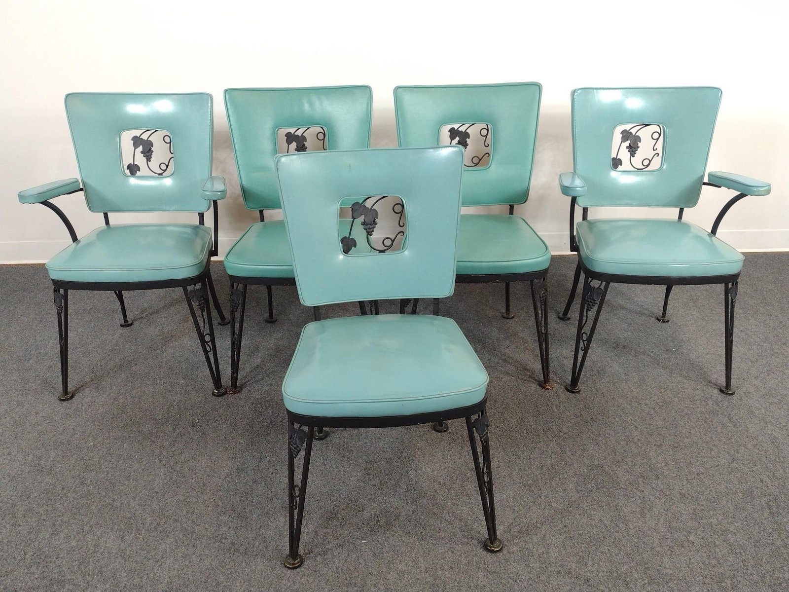 5 Metal Outdoor Chairs (1 of 4)
