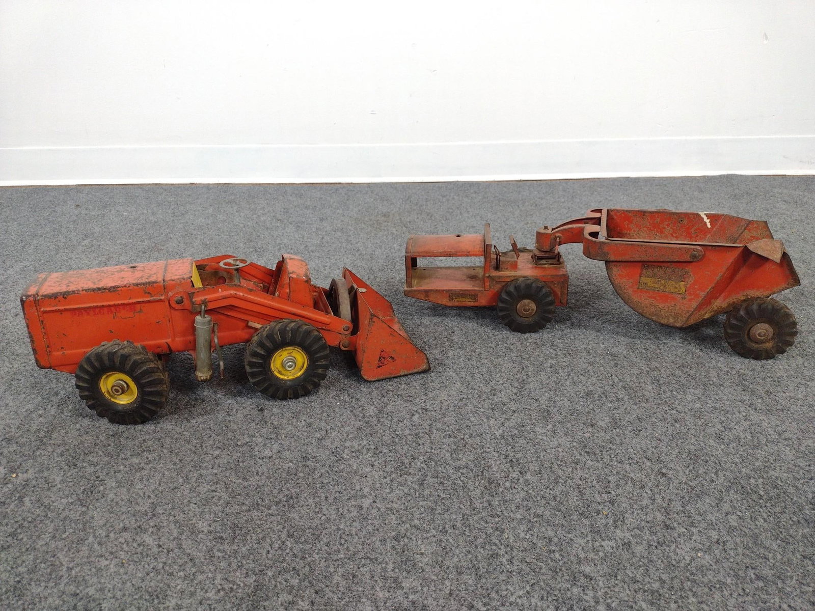 Vintage Nylint Payloader and Earth Scrapper Toys (1 of 10)