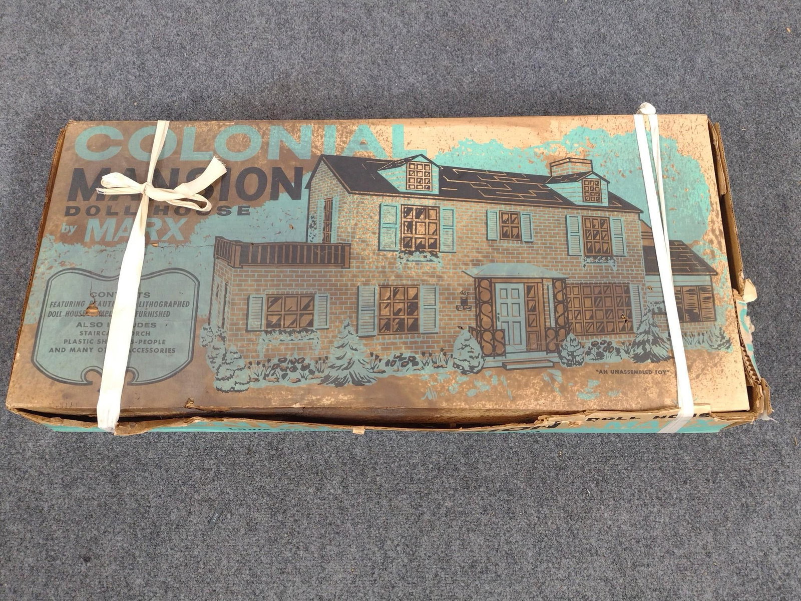 Louis Marx & Co. Colonial Mansion Doll House (1 of 3)