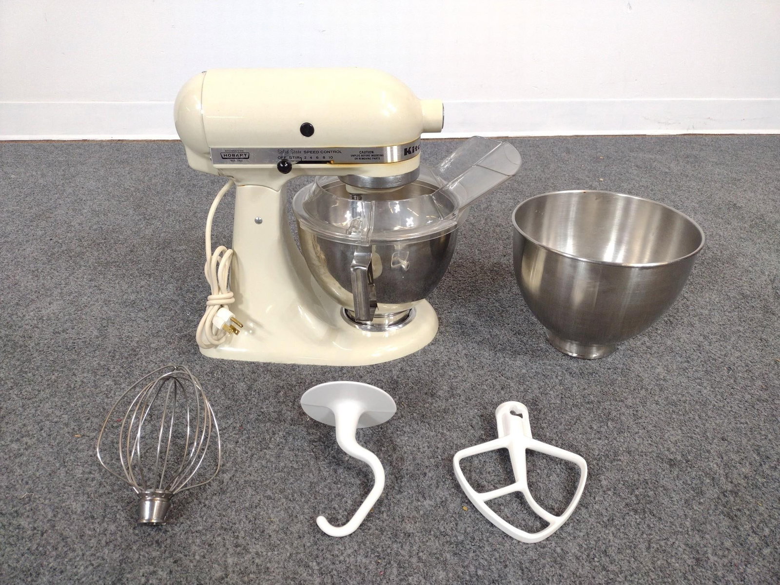 Kitchen-Aid Stand Mixer (1 of 5)
