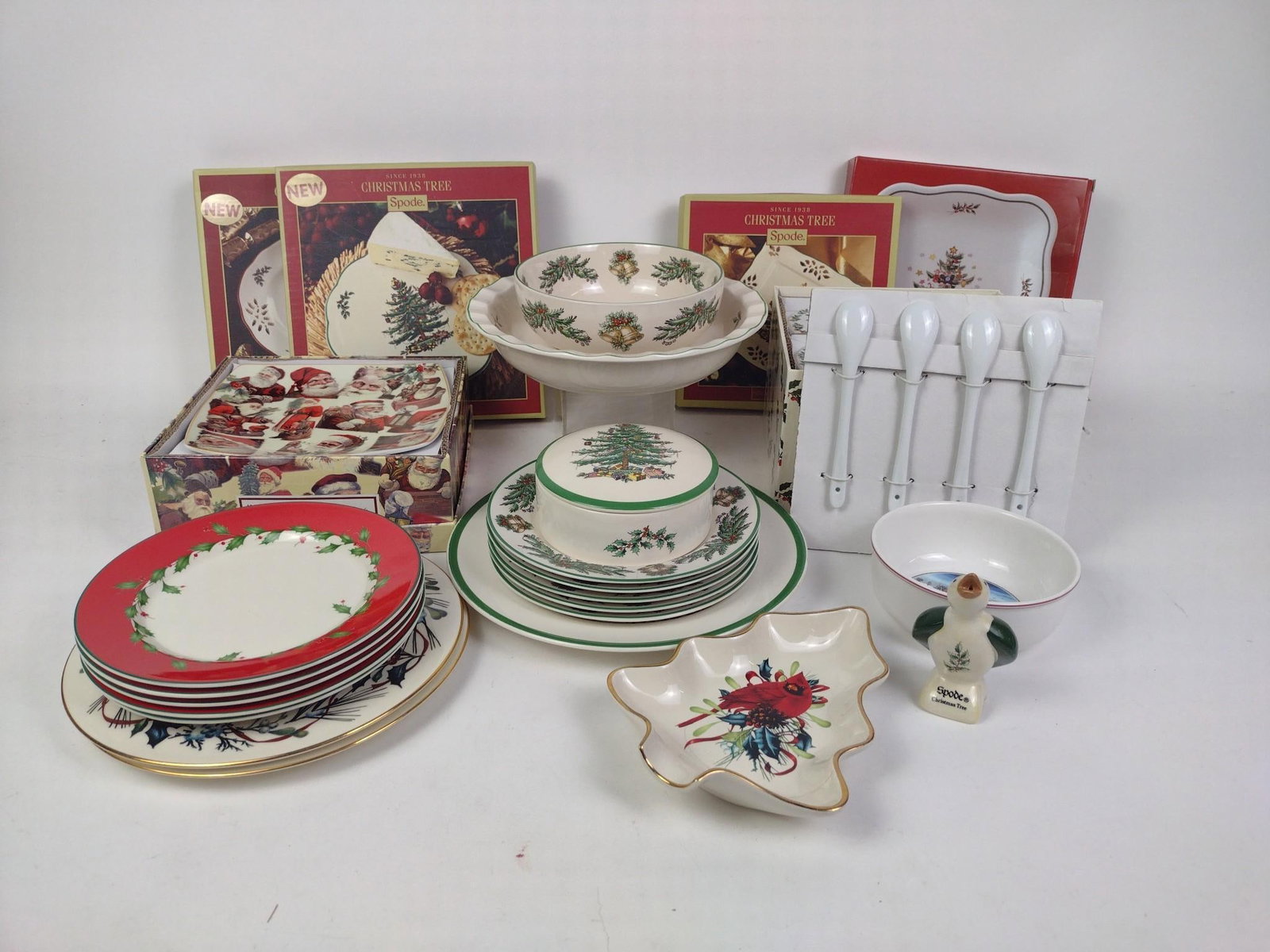 Christmas Holiday Dinnerware and Serving (1 of 11)