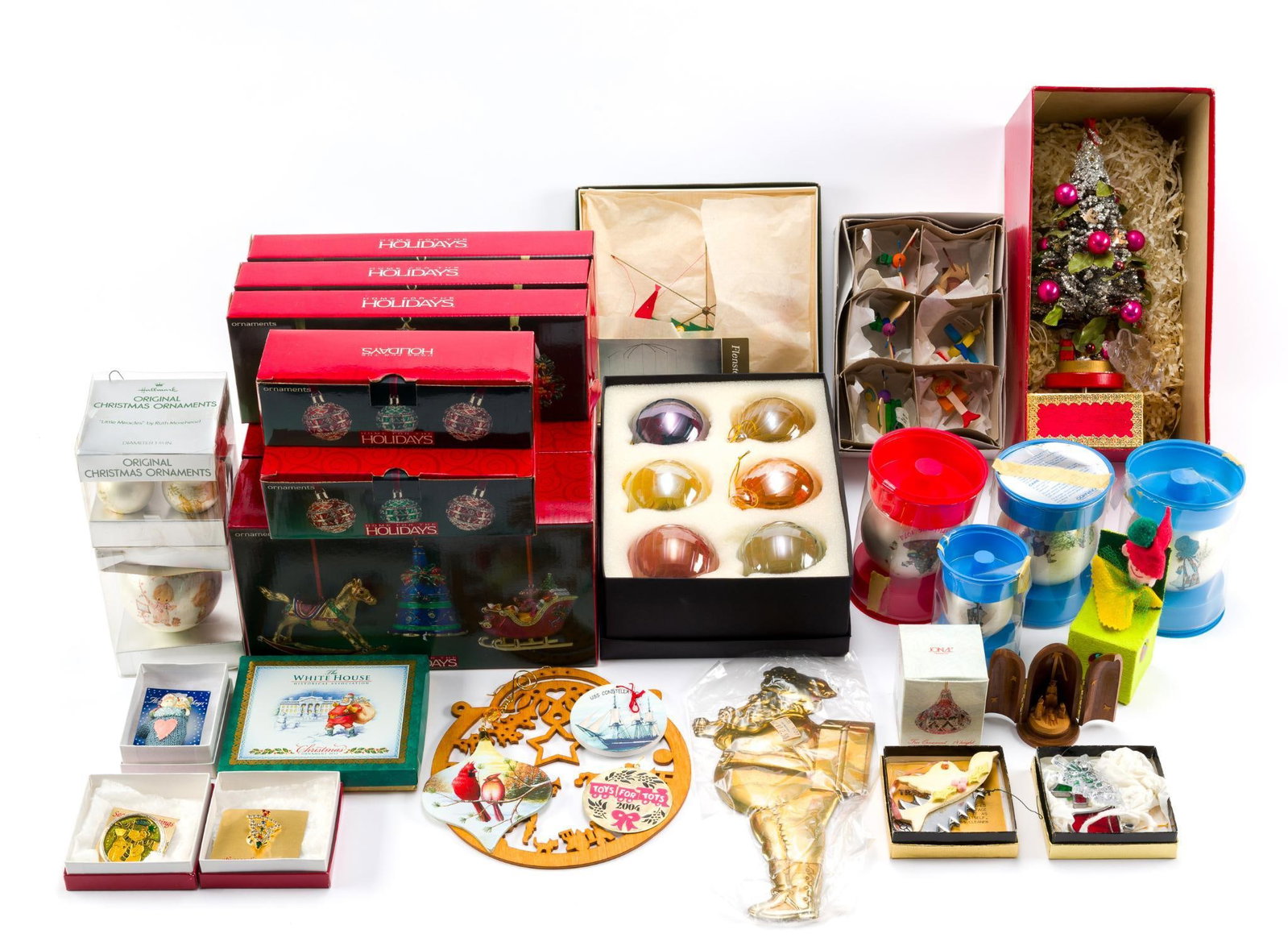 Vintage Christmas Ornaments & Decor (1 of 13)