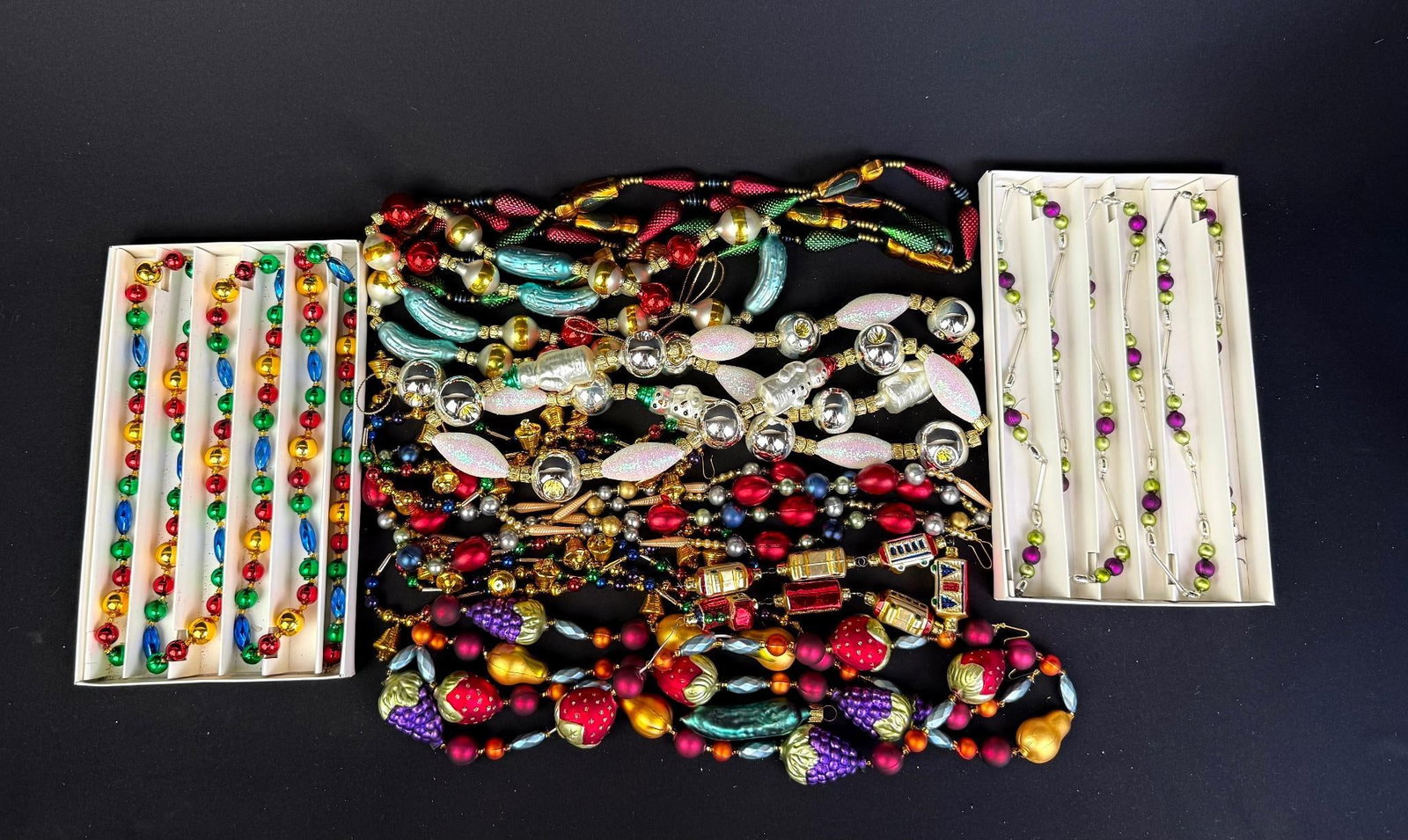 Vintage Christmas Garlands (1 of 4)