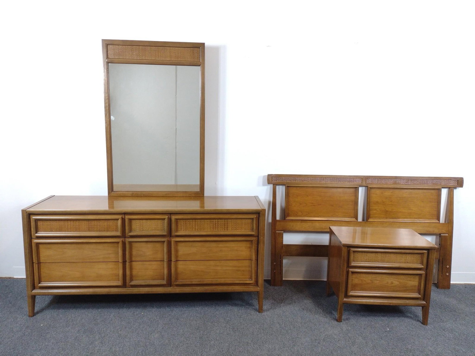 Thomasville MCM Bedroom Set (1 of 7)
