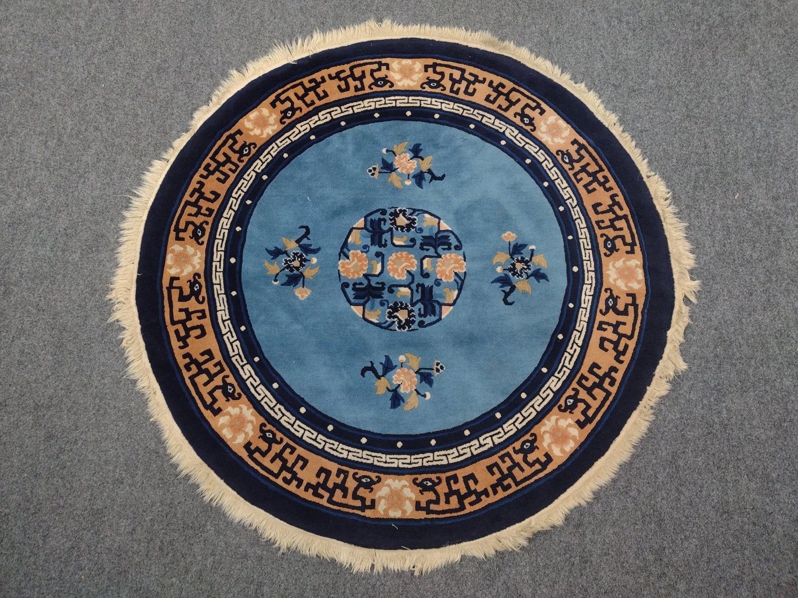 Chinese Round Peking Rug with Medallion: Circa Mid Century. 4' diameter.