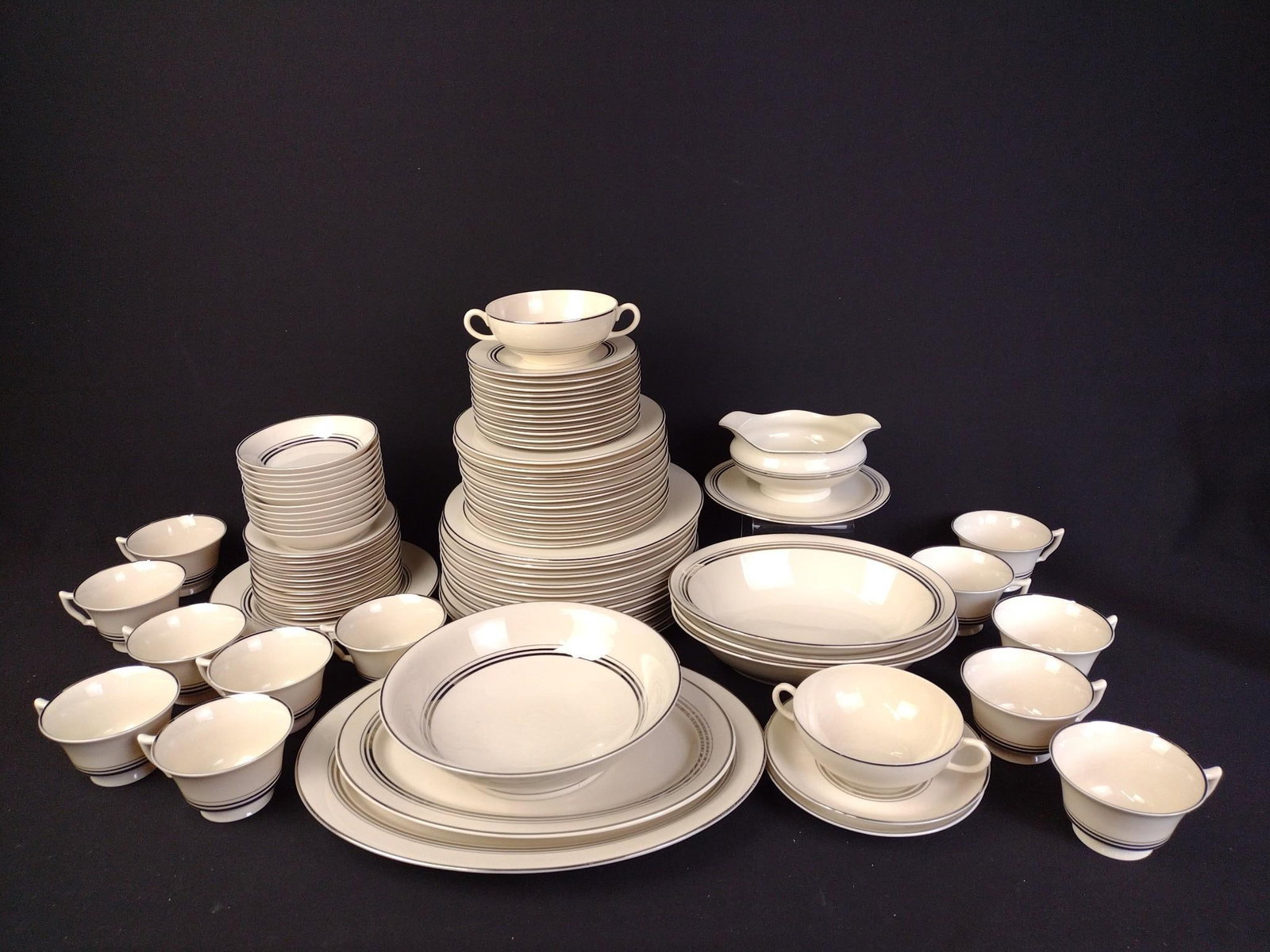 Syracuse China Old Ivory Collection Nimbus Platinum (1 of 8)