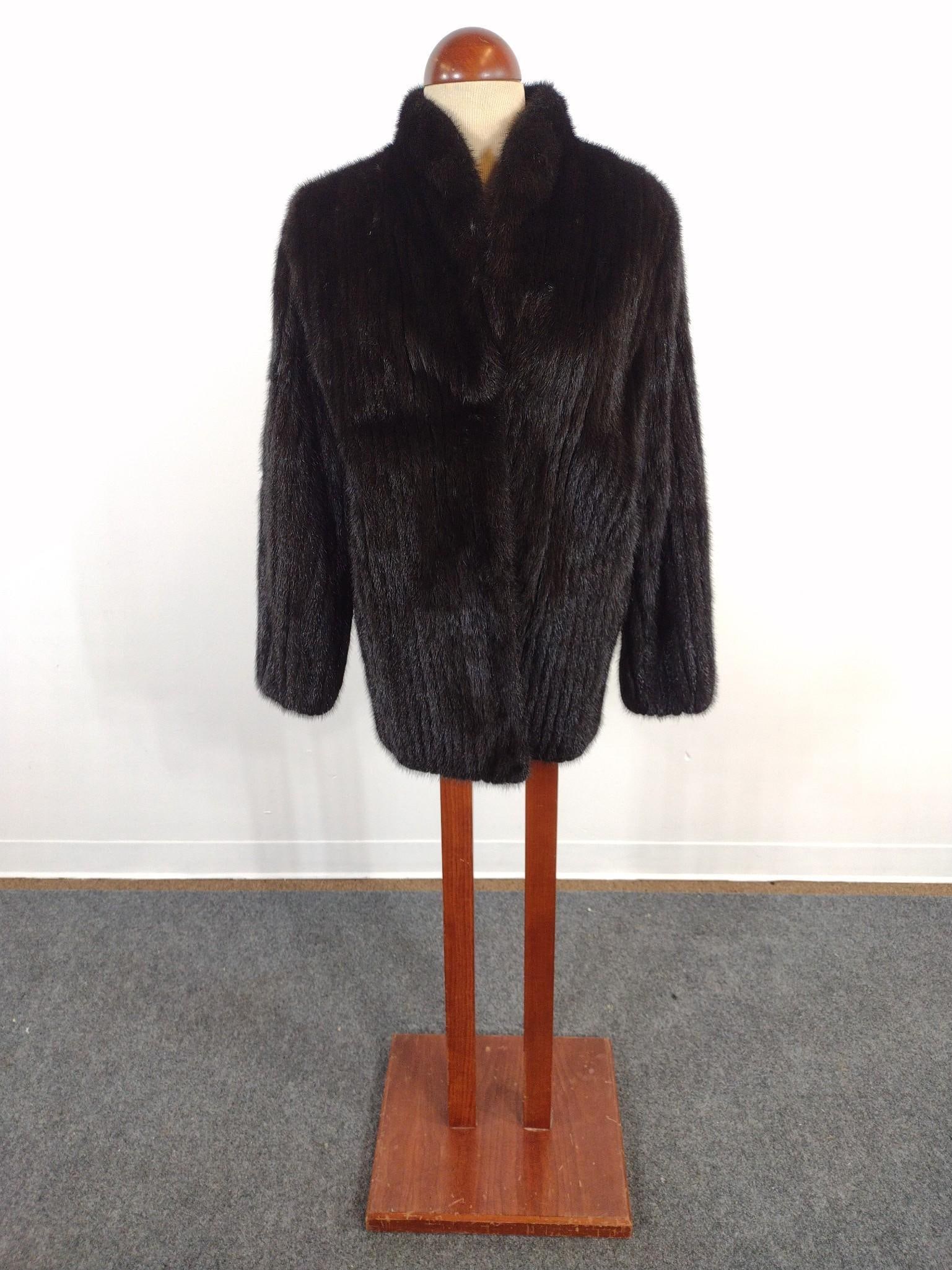 Ladies Fur Coat (1 of 3)