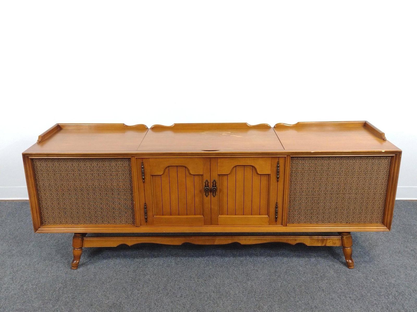 Mid-Century Modern RCA Victor Stereo Console Cabinet: Radio and record player. 72" wide X 18-1/2" deep X 27-1/4" high case has scratches and areas of finish loss.