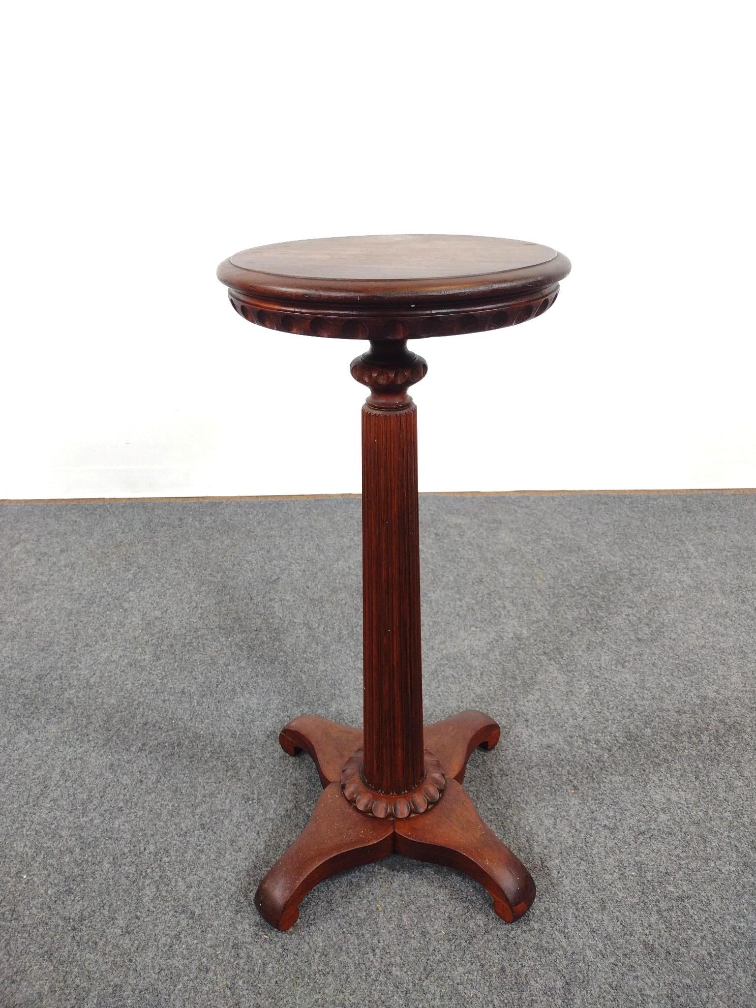 Victorian Pedestal Plant Stand (1 of 5)
