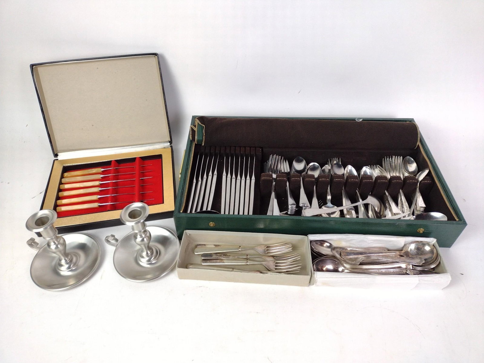 Silverplate & Stainless-Steel Cutlery Incl. Oneida (1 of 14)