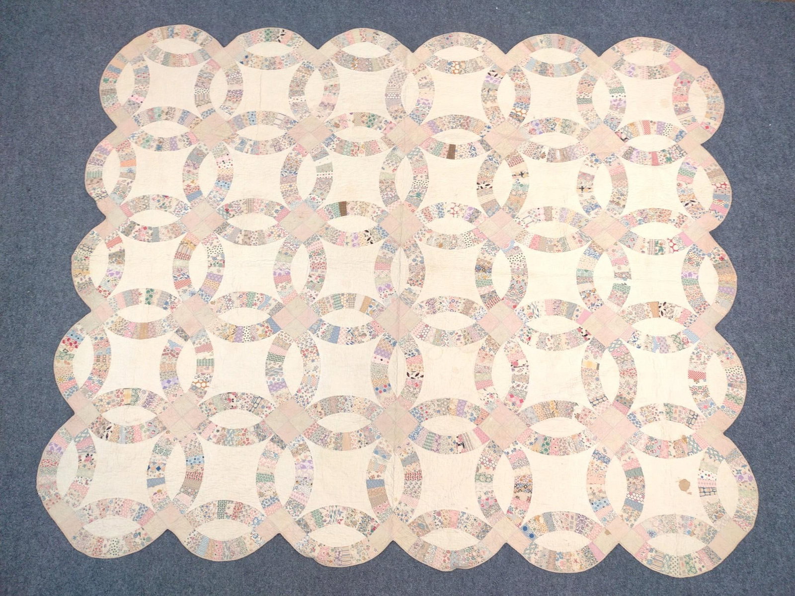 Double Wedding Ring Quilt (1 of 3)