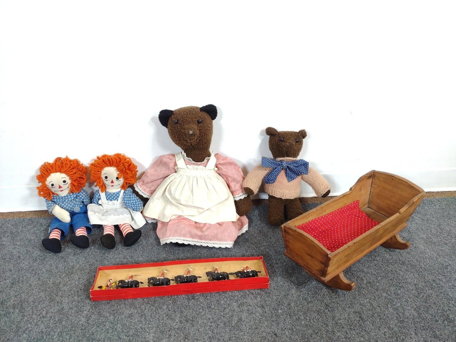 Raggedy Ann & Andy, Teddy Bears, Britain Toy Soldiers (1 of 6)