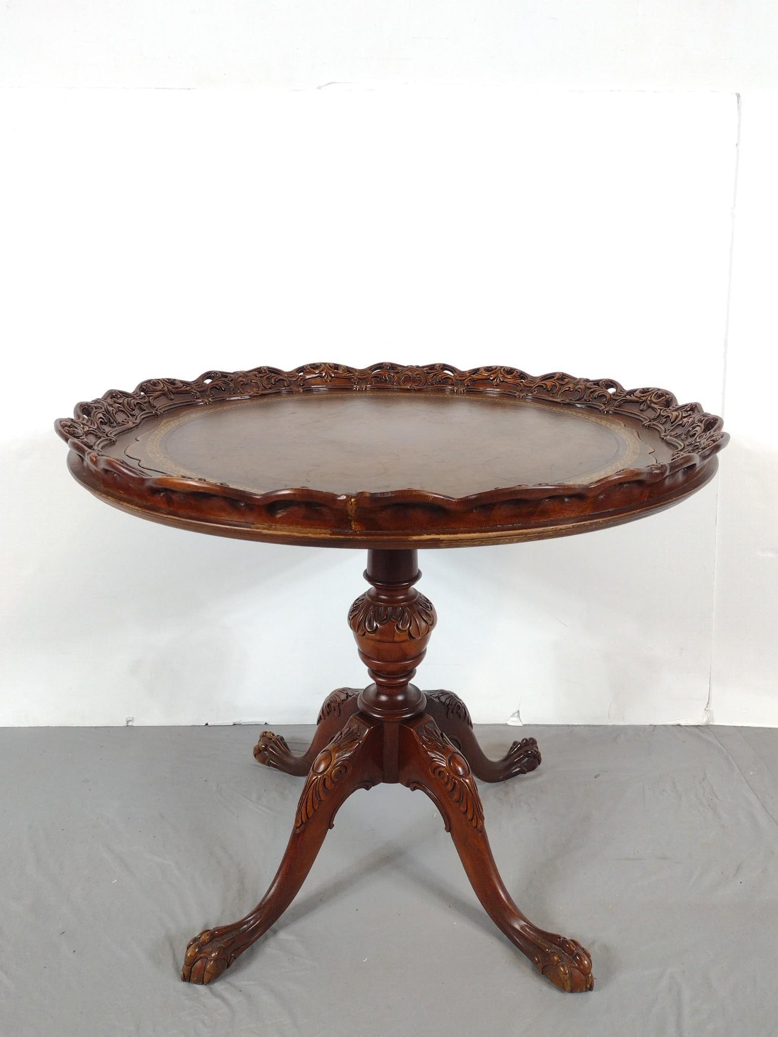 Chippendale-Style Tilt-Top Pie Crust Tea Table (1 of 5)