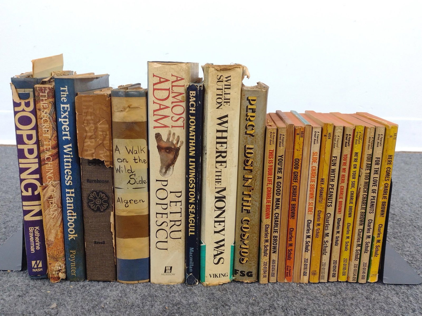 22 Vintage Books Incl. Charlie Brown (1 of 4)