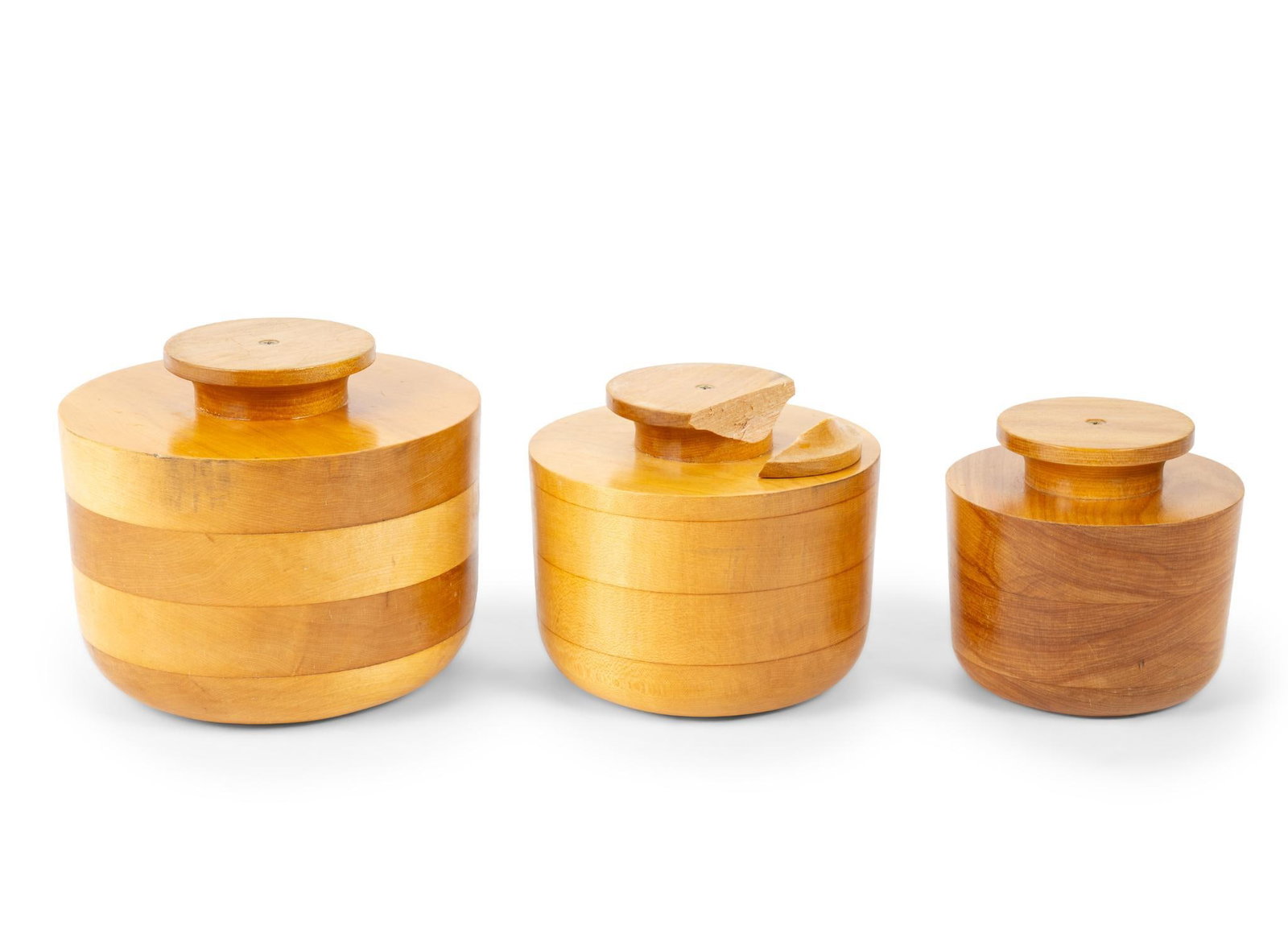 3 Round Nantucket Basket Molds: 3 round Nantucket Basket Molds of varying size. All in good condition. All contain previous owner stamp on bottom "JS". All have sticker with diameter measurements. Smallest measures 5-1/4" x 4-1/2".