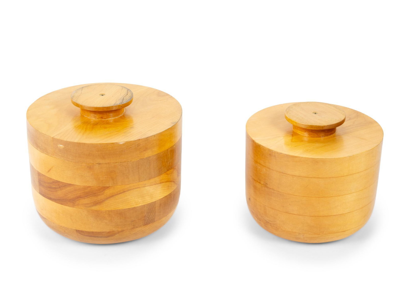 2 Round Nantucket Basket Molds: 2 round Nantucket basket mold of varying size. Both in good condition and both have previous owners stamp on bottom "JS". Smallest measures 9" x 7"; largest measures ~8" x ~6". The larger ones handle