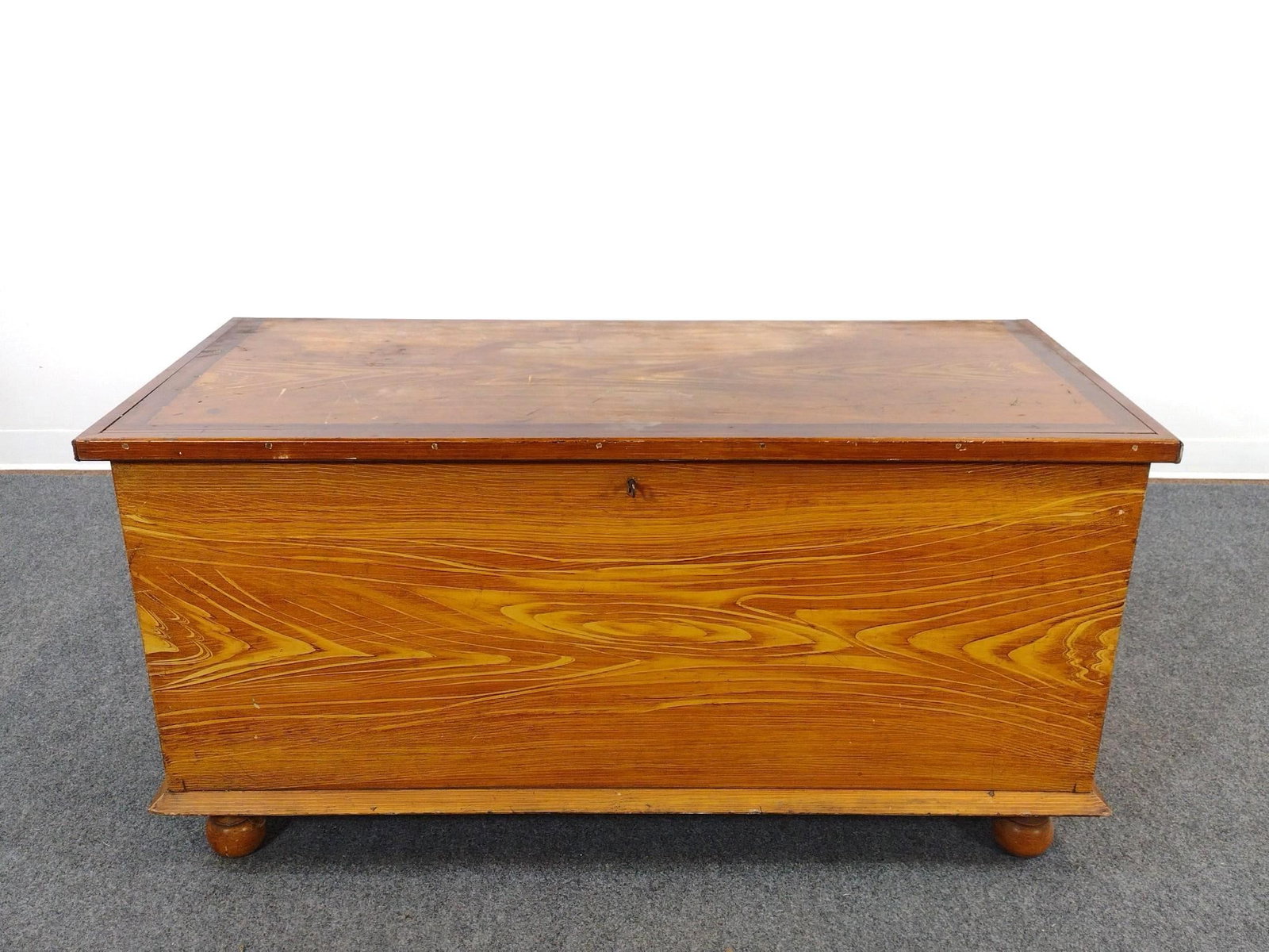 American Country Blanket Chest (1 of 5)