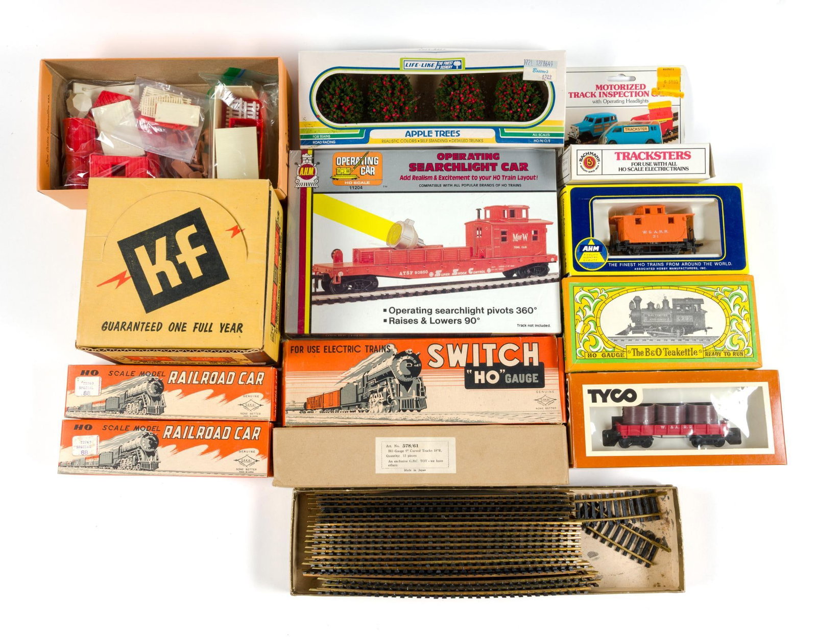 Model Train Cars, Track & Buildings Incl. Tyco (1 of 4)