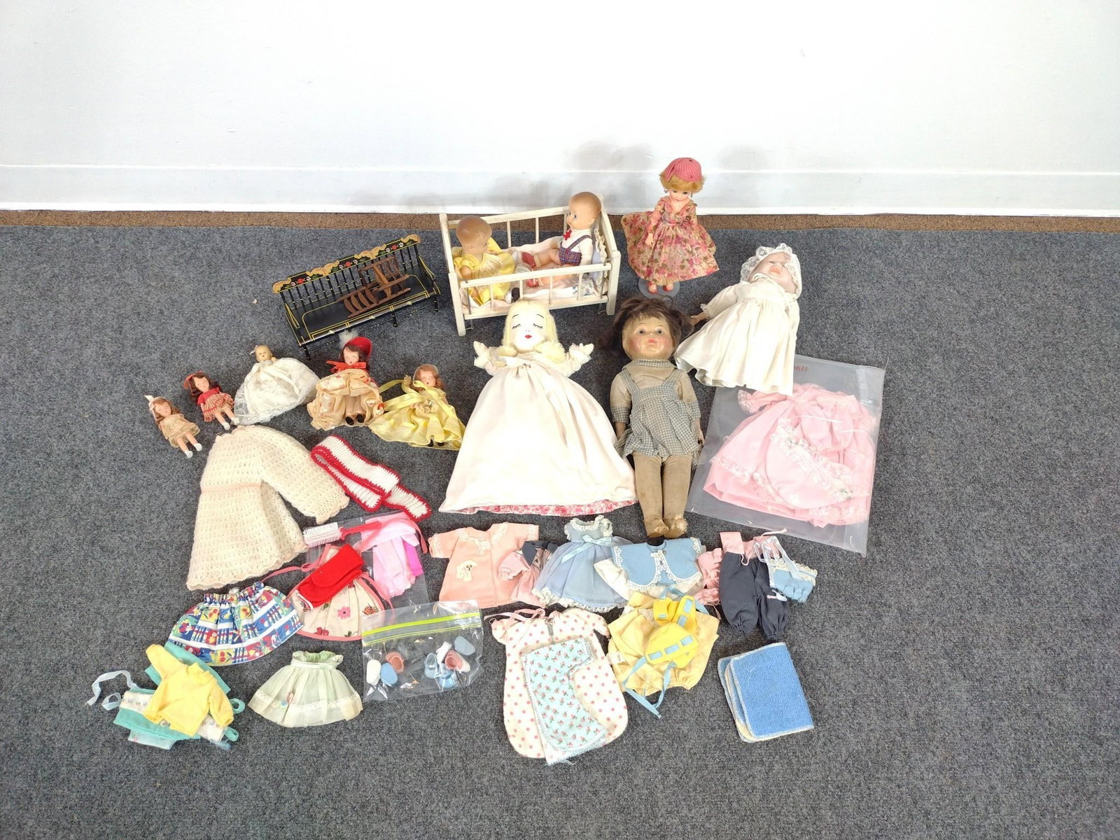 Vintage & Antique Dolls Incl. Vogue & Effanbee (1 of 6)