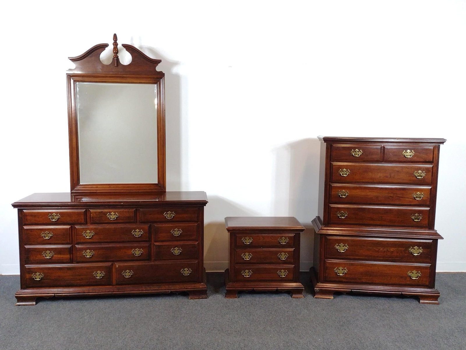 Kincaid Four-Piece Bedroom Set (1 of 10)