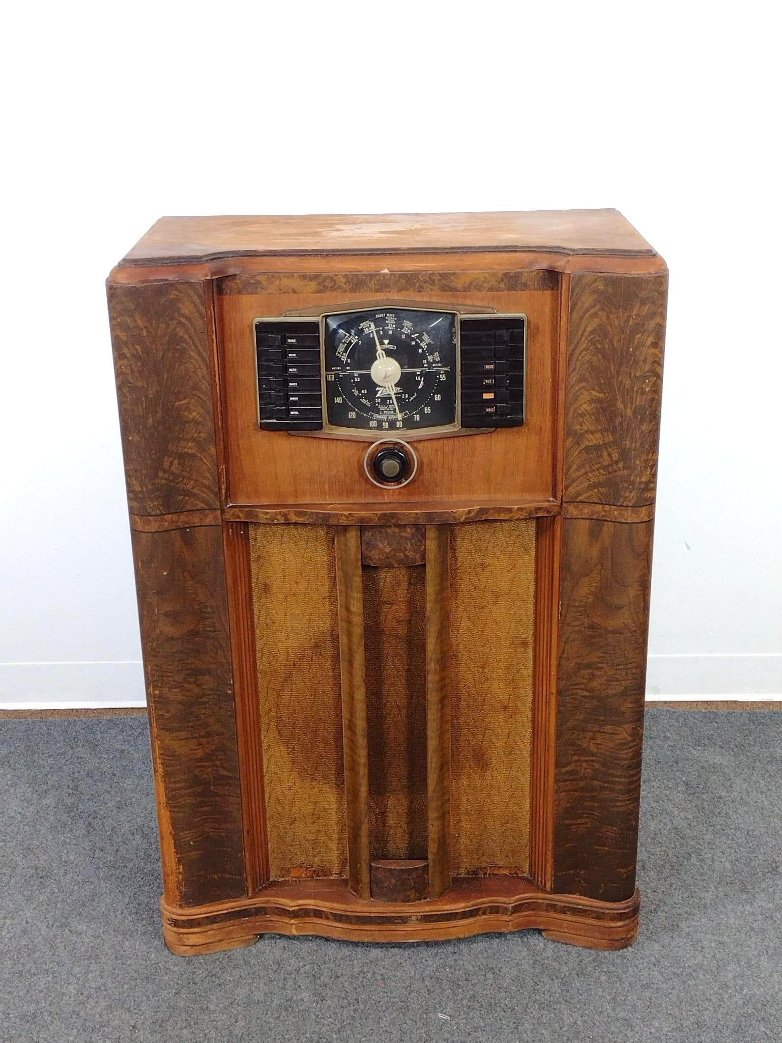 Zenith Floor Model Console Radio (1 of 6)