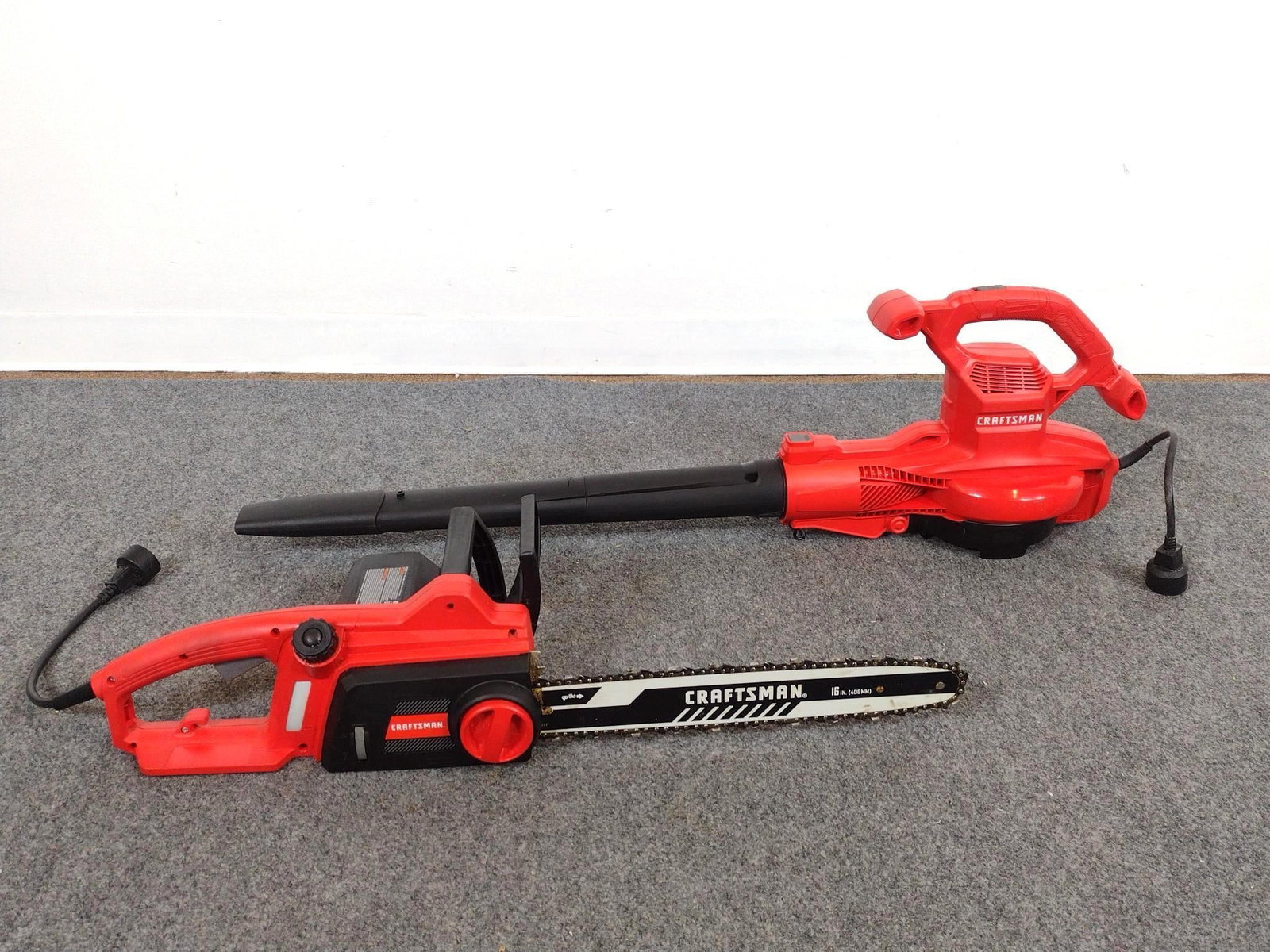 Craftsman Chainsaw and Leaf Blower (1 of 5)