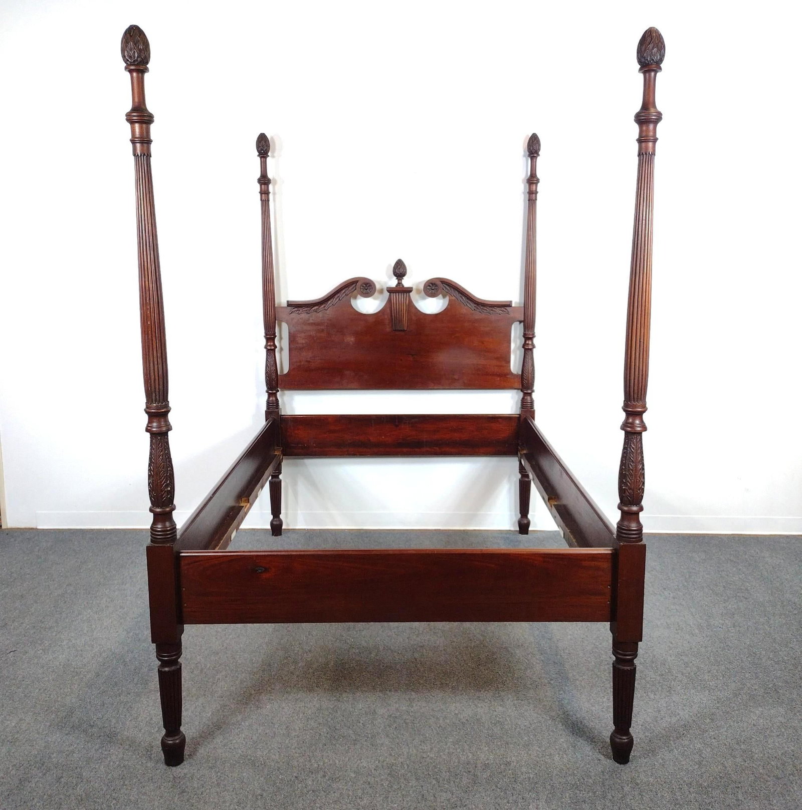 Four Poster Bed (1 of 4)