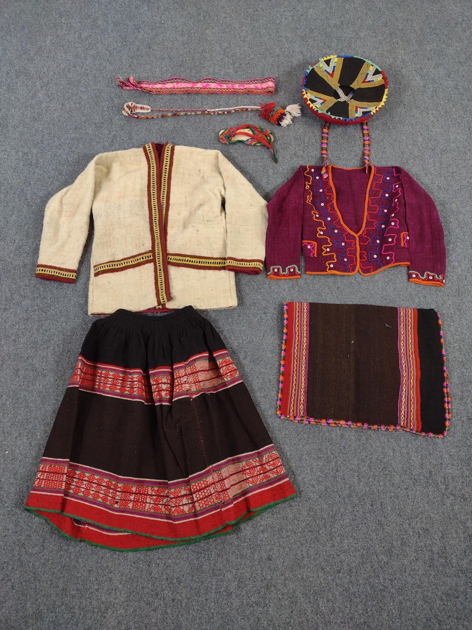 Traditional Peruvian/Andean Womens Clothing: Skirt measures 11-3/4" wide. 