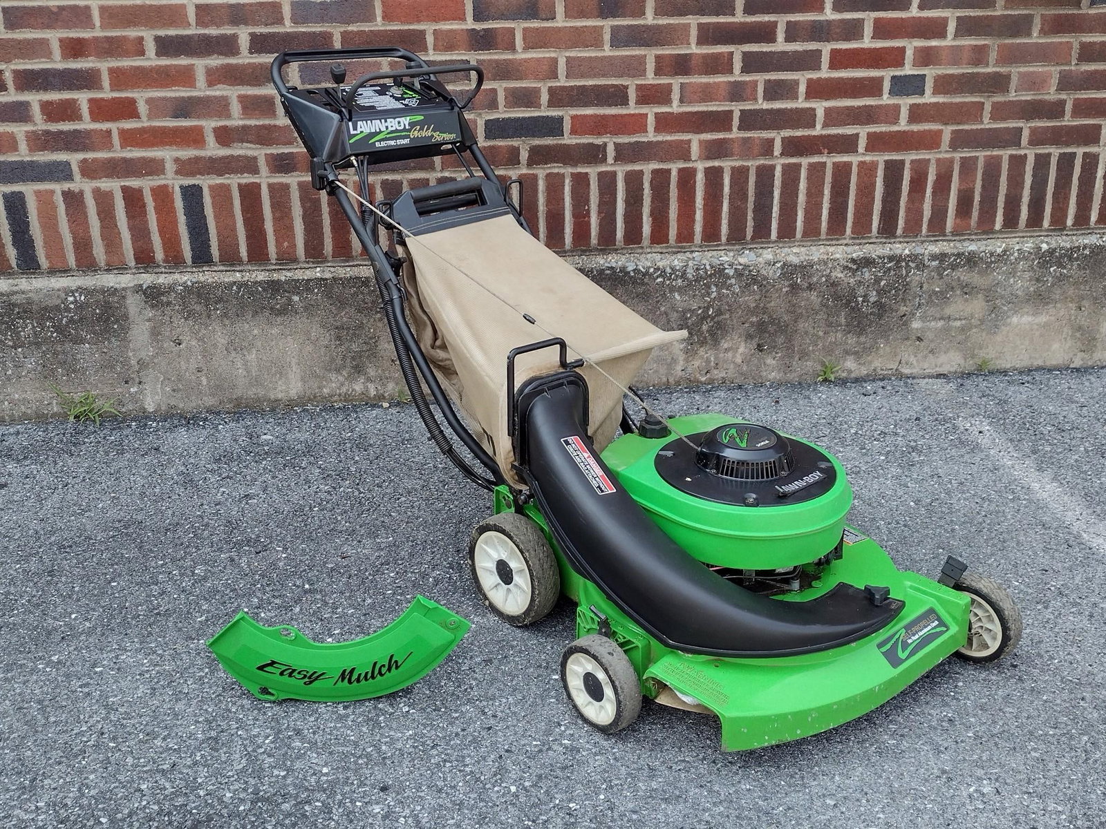 Lawn-Boy Gold Series Self Propelled Lawn Mower (1 of 6)