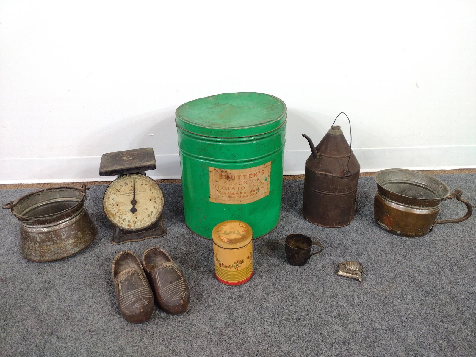 Antique Copper Pots, Scale & Oil Can (1 of 7)