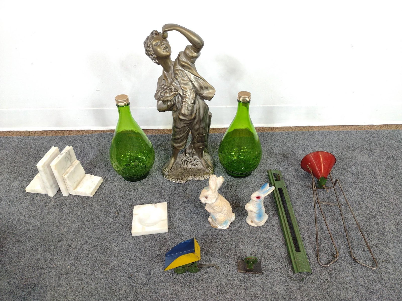 Vintage Novelties, Glassware, and Cast Iron Collectibles (1 of 6)