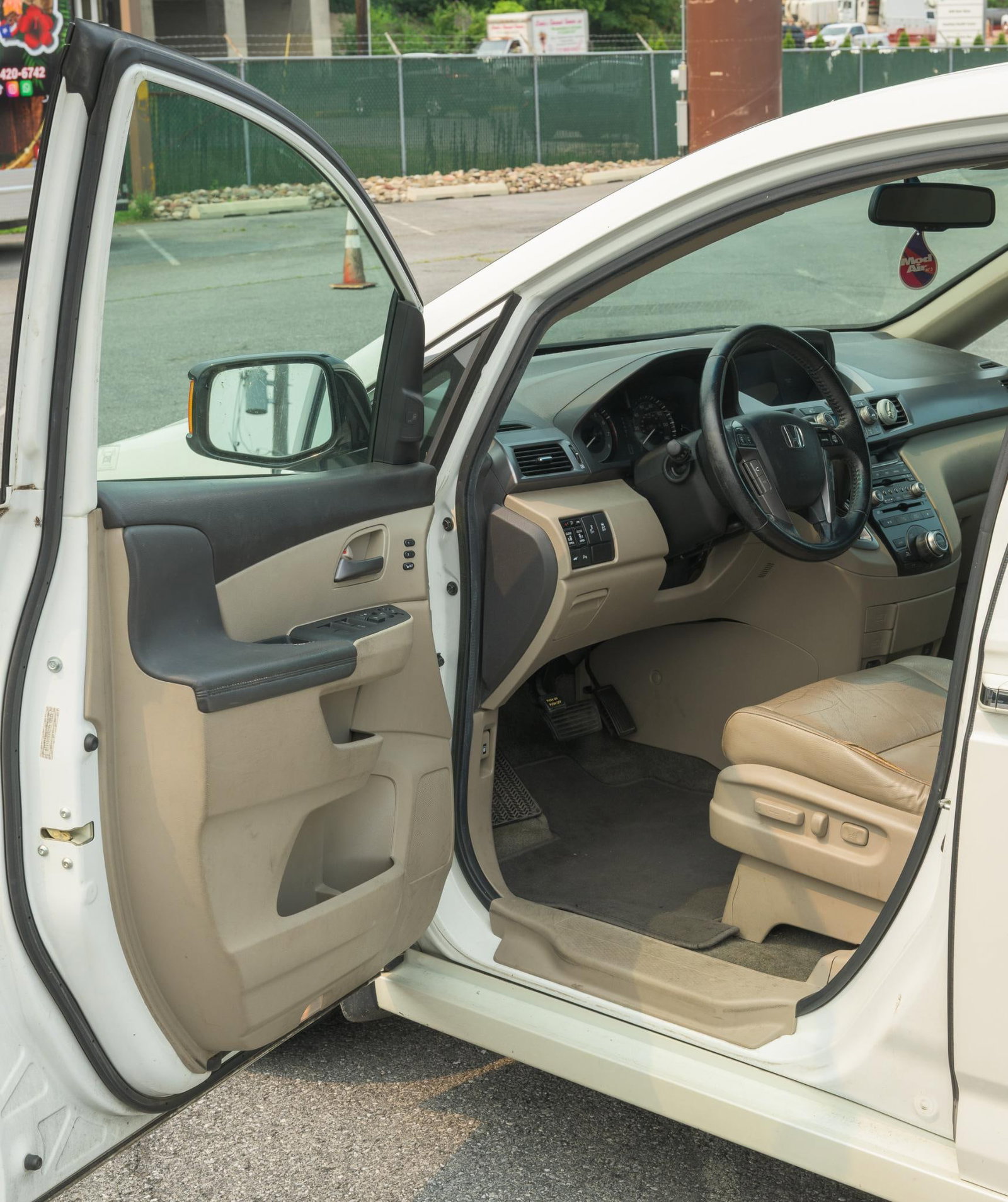2012 Honda Odyssey Mini Van - 12