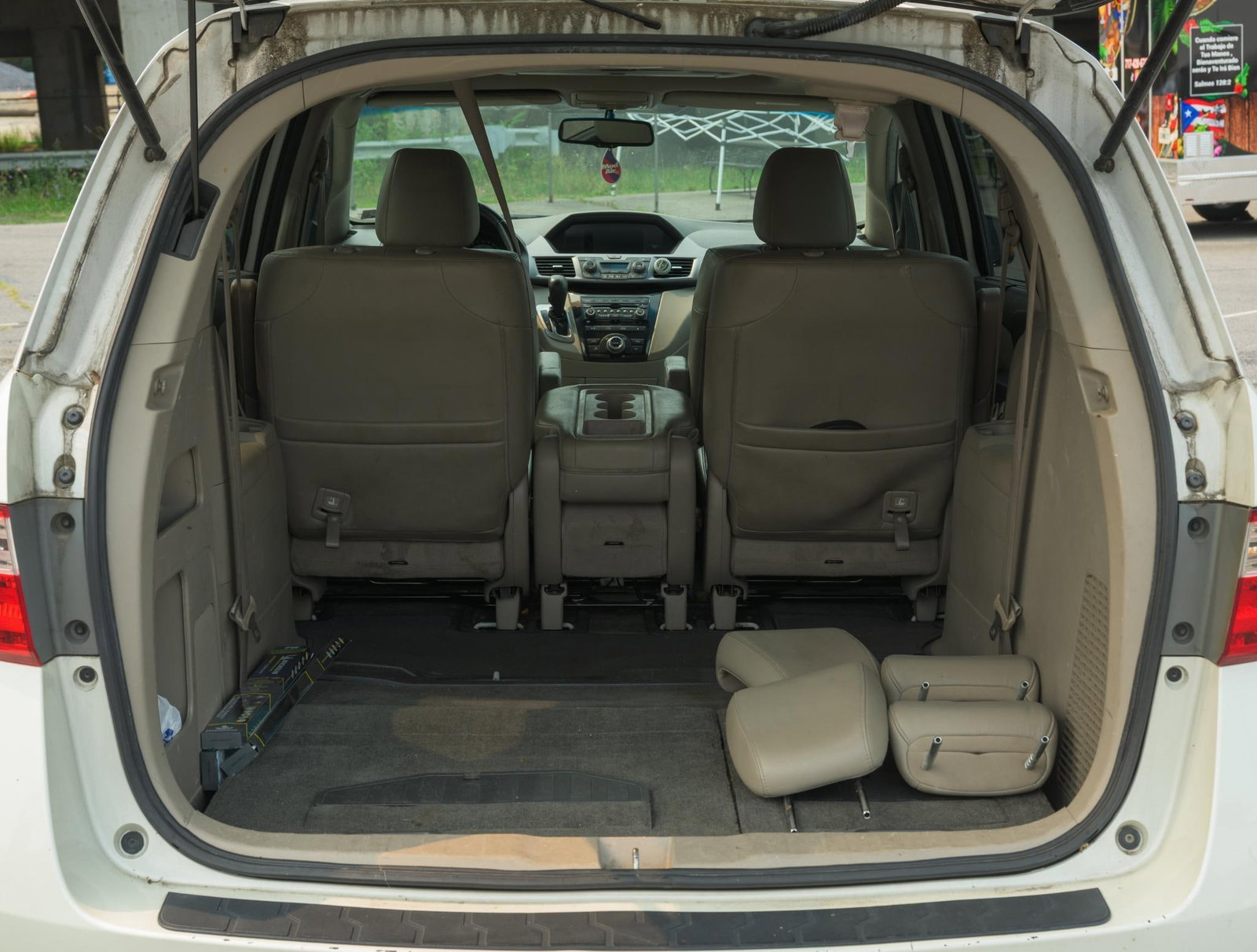 2012 Honda Odyssey Mini Van - 16