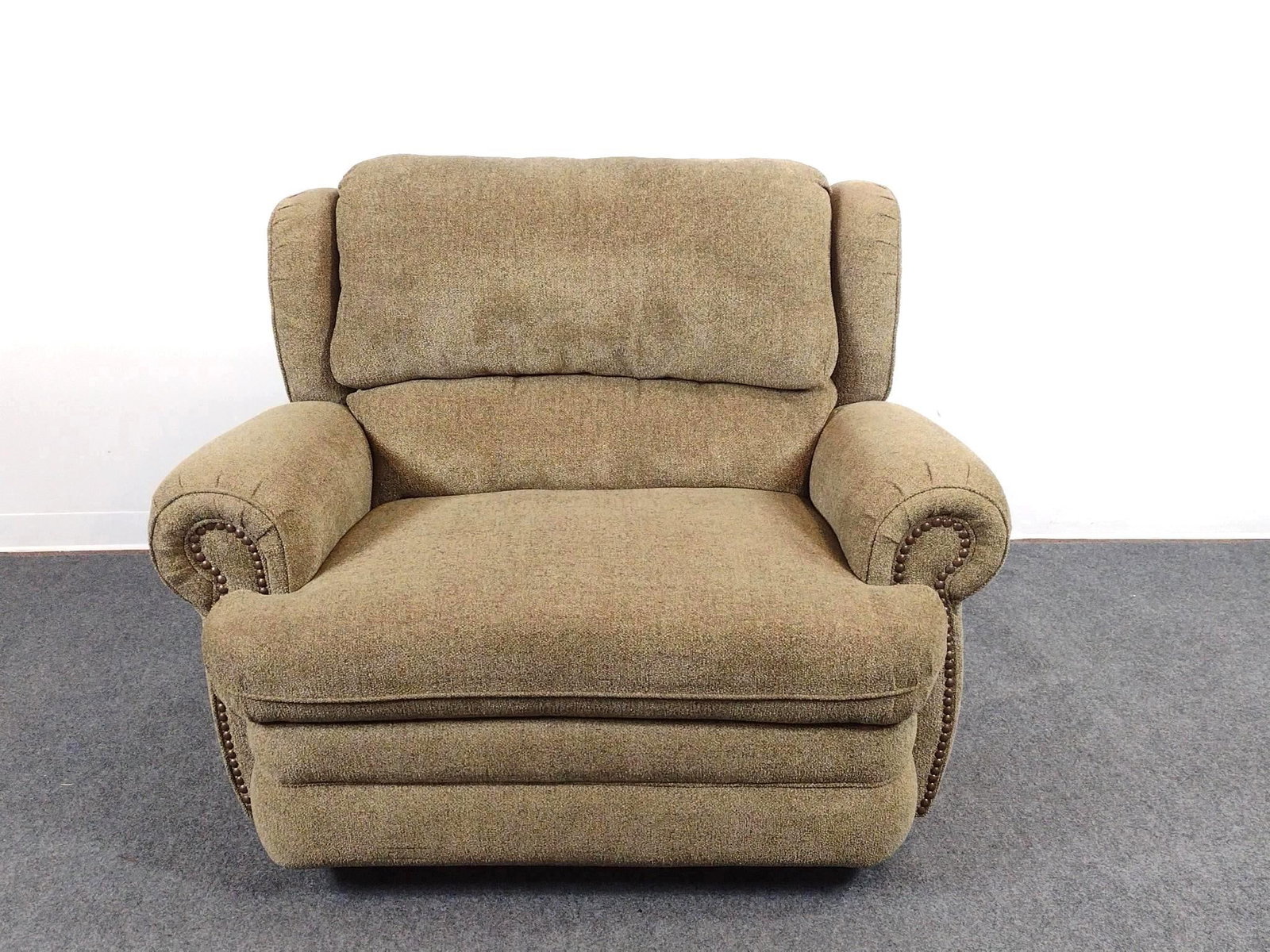 Lane Home Furniture Oversized Recliner (1 of 6)