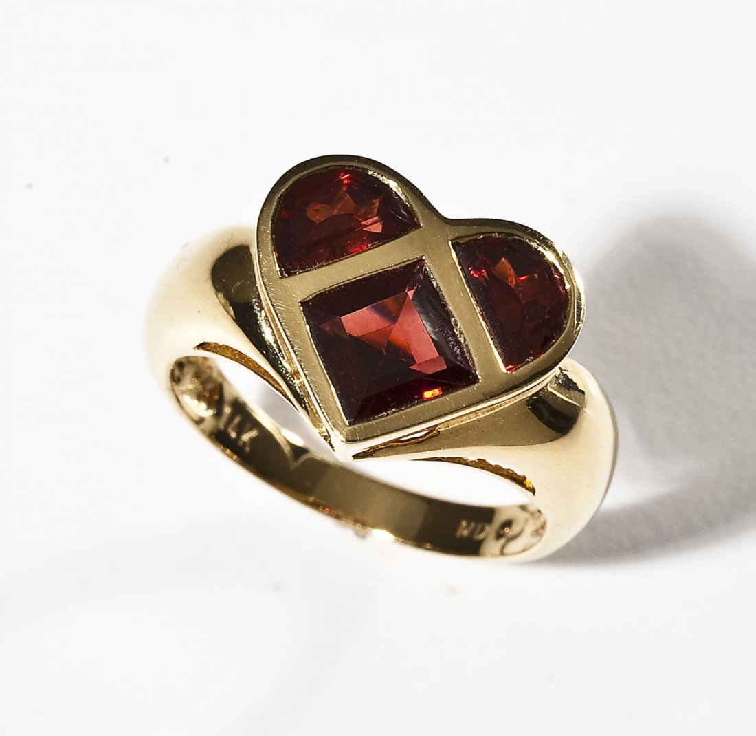 14K & Garnet Heart Ring: DESCRIPTION: Marked 14K yellow gold heart ring set with three fancy cut garnets. Size 7. 2.9 dwt (4.9 gr).