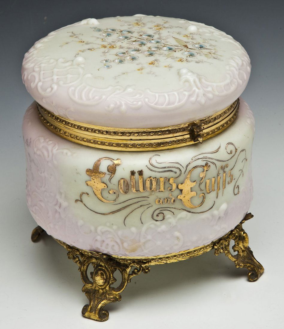 Victorian Wavecrest Collars & Cuffs Box