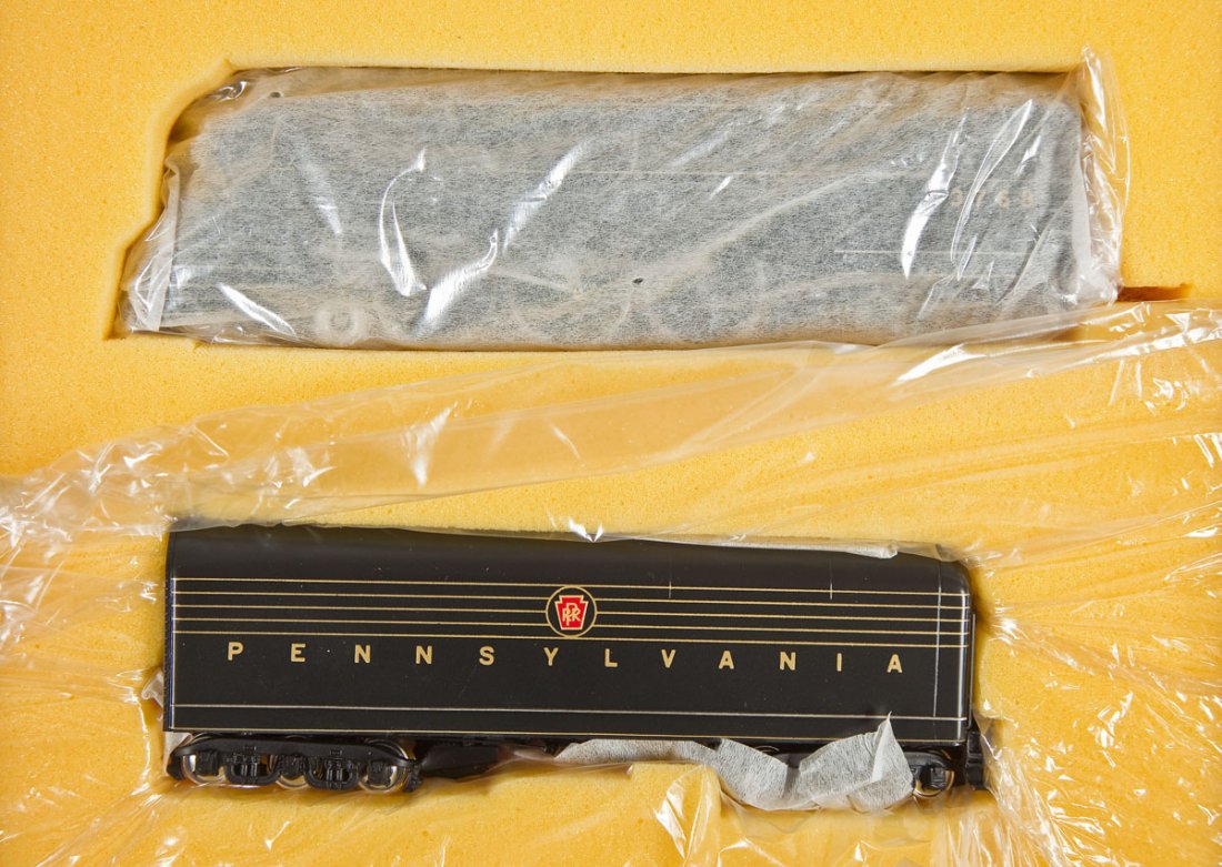 Key/Samhongsa PRR K-4S #3768 Brass Loco & Tender: DESCRIPTION: Key Imports PRR K-4S Streamline #3768 painted brass locomotive and tender. Made by Samhongsa. HO scale. CONDITION: Appears unused in original box.