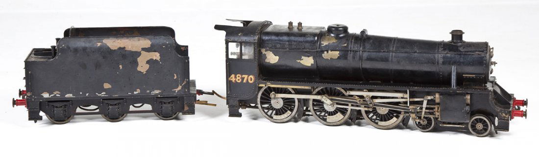Bassett Lowke 2-1/2 Gauge Locomotive & Tender: DESCRIPTION: Bassett Lowke 2-1/2" gauge 1/2" scale 4-6-0 #4870 locomotive and tender. Includes an construction sheet for a Bassett Lowke "Flying Scotsman". MEASUREMENTS: Locomotive 32" long x 10-1/2"