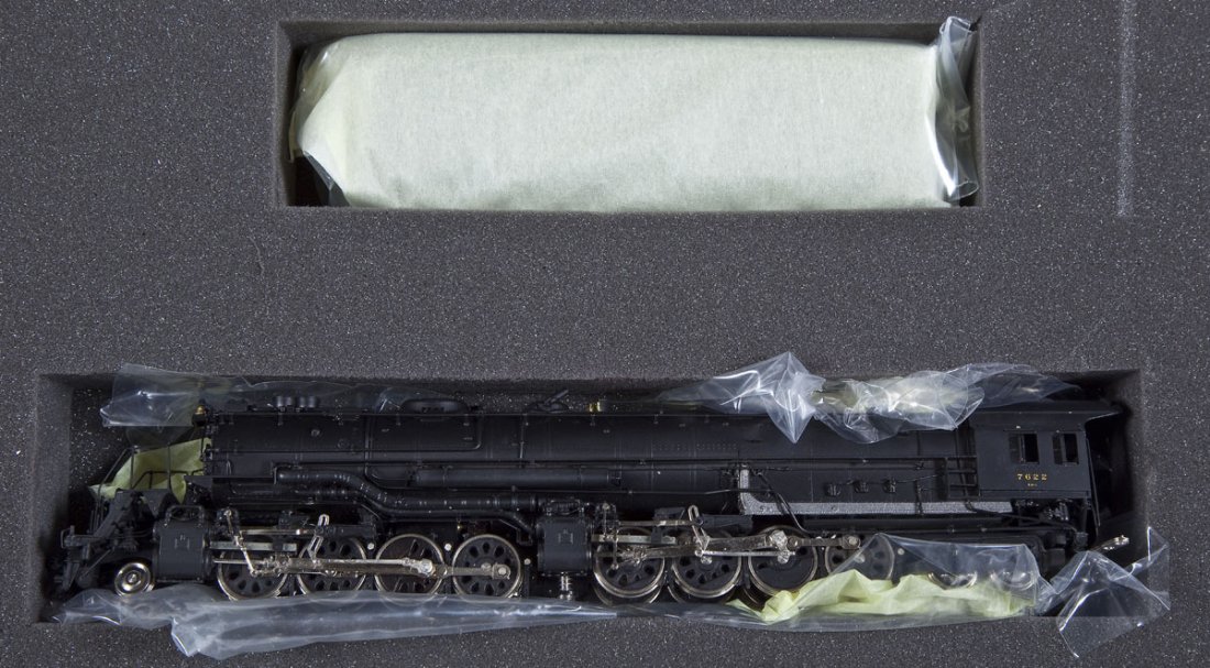 Precision Scale B&O EM-1 Brass Loco & Tender: DESCRIPTION: Precision Scale Company Crown Series B&O EM-1 late version rebuilt factory painted brass locomotive and tender. CONDITION: Appear unused in original box.