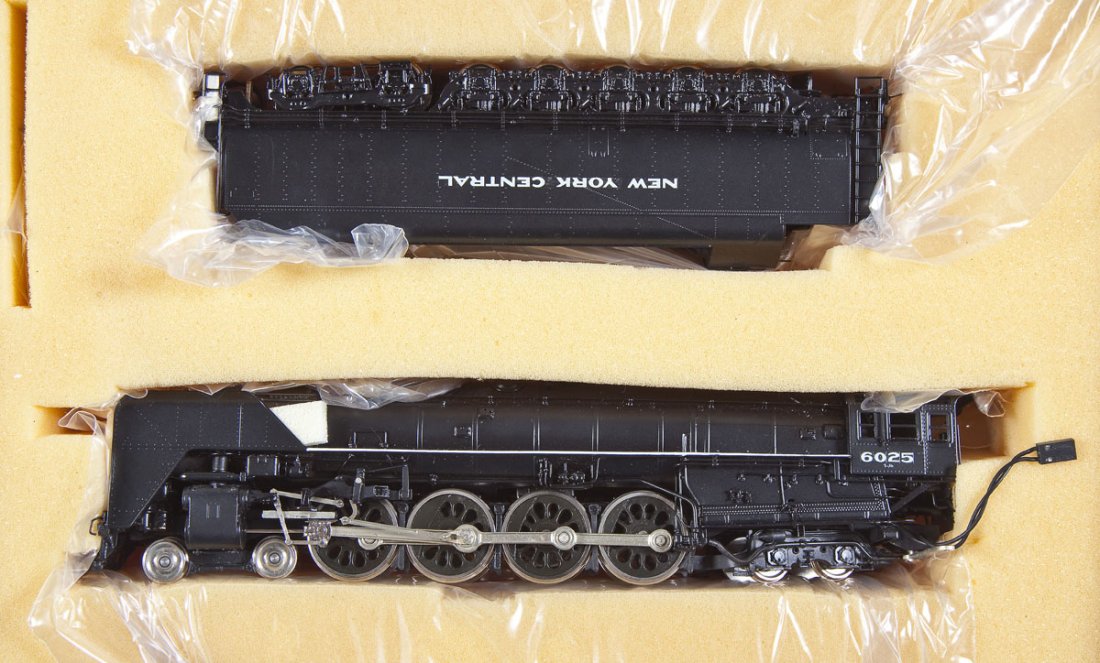 Key Imports/Samhongsa NYC Brass Loco & Tender: DESCRIPTION: Key Imports NYC S-1b Niagara painted brass locomotive and tender. Made by Samhongsa. CONDITION: Appear unused in original box.