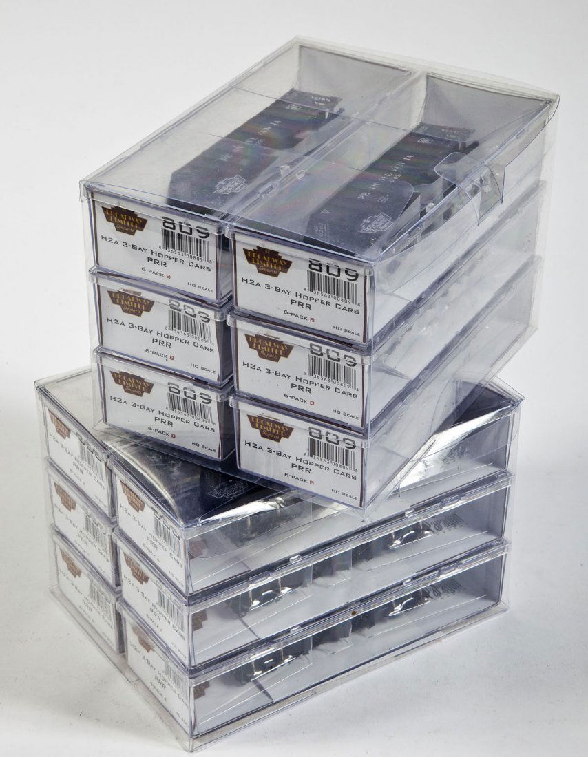 2 Broadway Limited 6-Pack PRR Hopper Cars: DESCRIPTION: Two Broadway Limited 6-pack PRR hopper cars. CONDITION: Unused in original boxes.