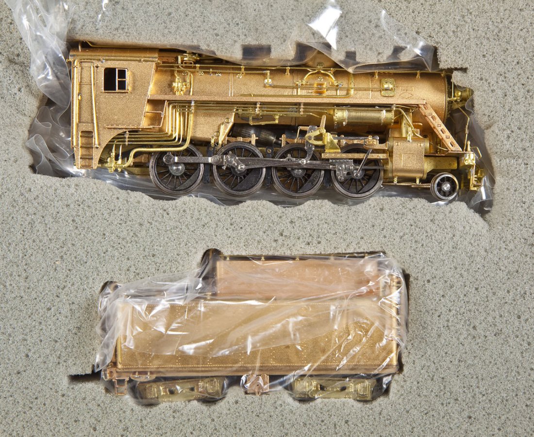 VH/Samhongsa CNR N5D Brass Loco & Tender: DESCRIPTION: VH Scale Models CNR N5D Consolidation brass locomotive and tender made by Samhongsa. CONDITION: Appears lightly if at all used in original box with paperwork.