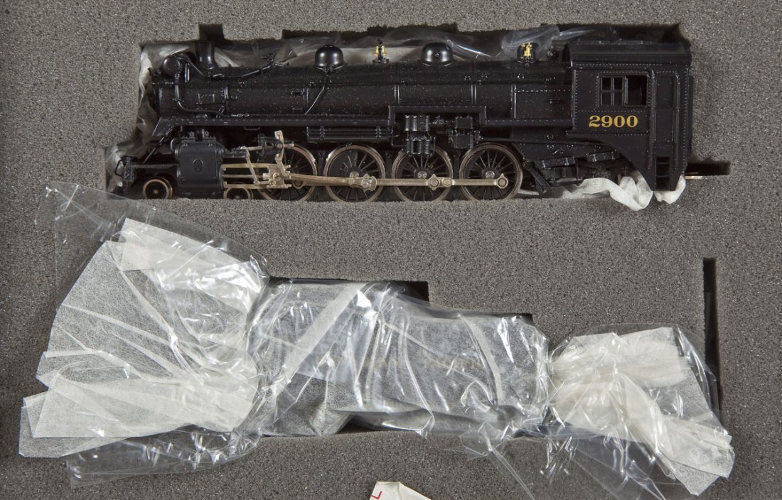 VH/Samhongsa CPR I-1A #2900 Brass Loco & Tender: DESCRIPTION: VH Scale Models CPR I-1A #2900 painted brass locomotive and tender made by Samhongsa. CONDITION: Appears slightly if at all used in original box.