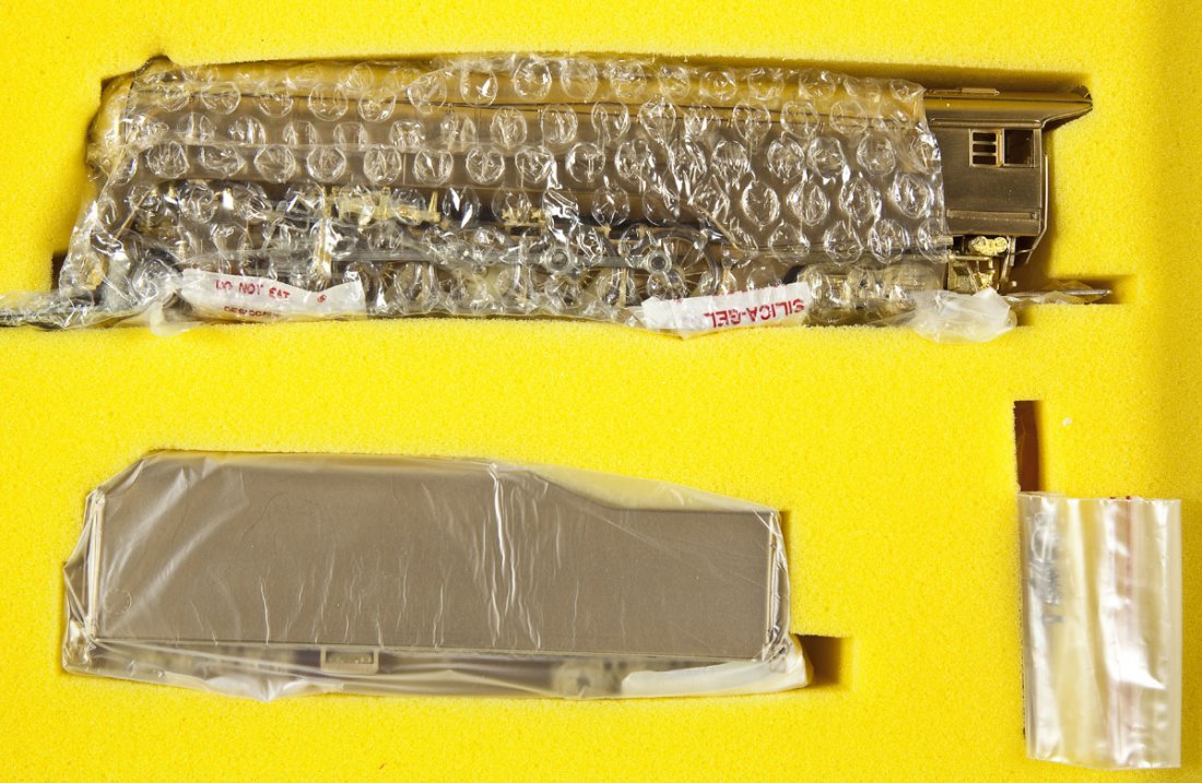 Sunset/Samhongsa N&W #611 Brass Loco & Tender: DESCRIPTION: Sunset Models N&W J #611 Streamline brass locomotive and tender made by Samhongsa. CONDITION: Appears slightly if at all used in original box.